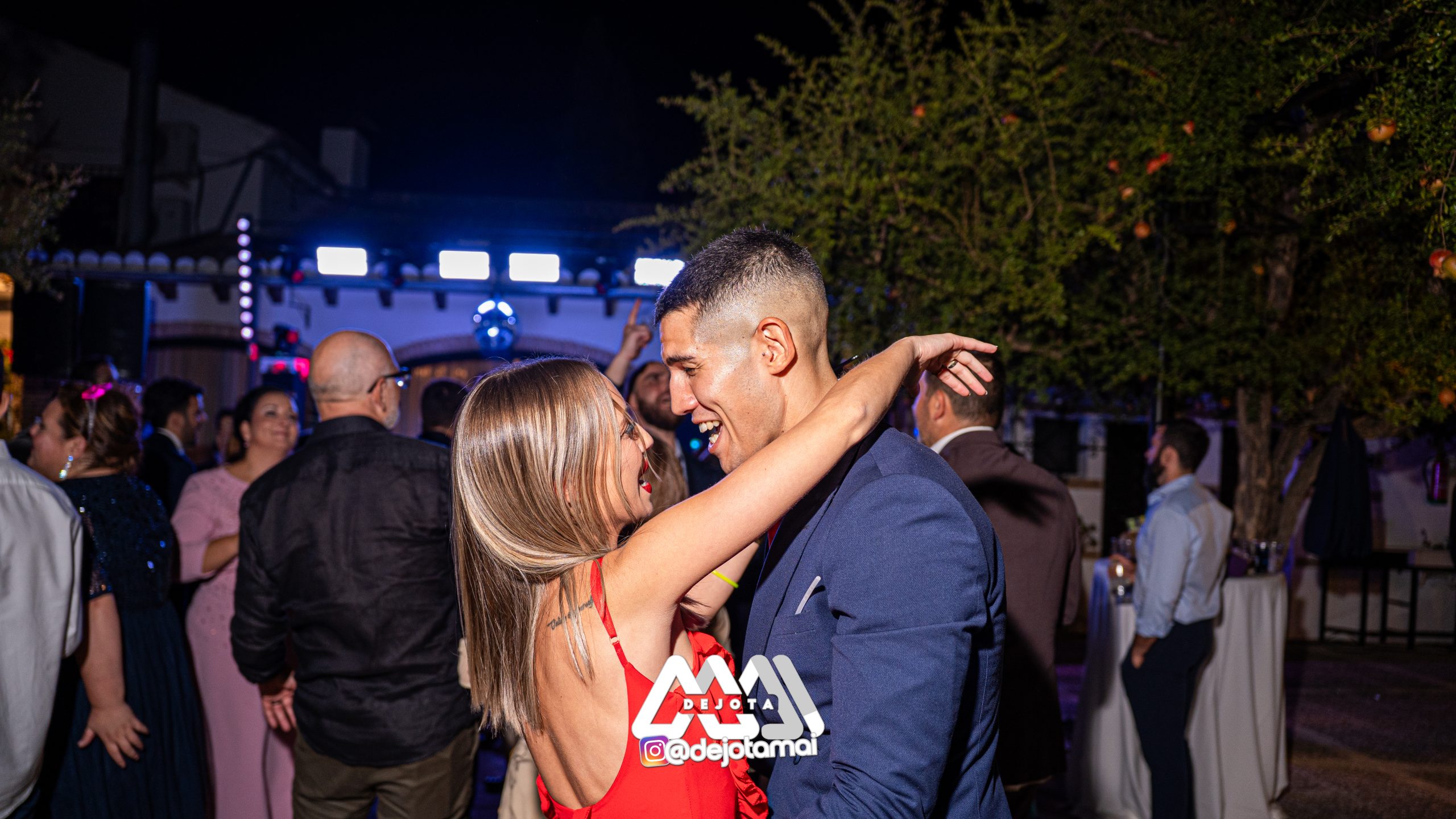 Momentos de celebración en una boda con DJMai
