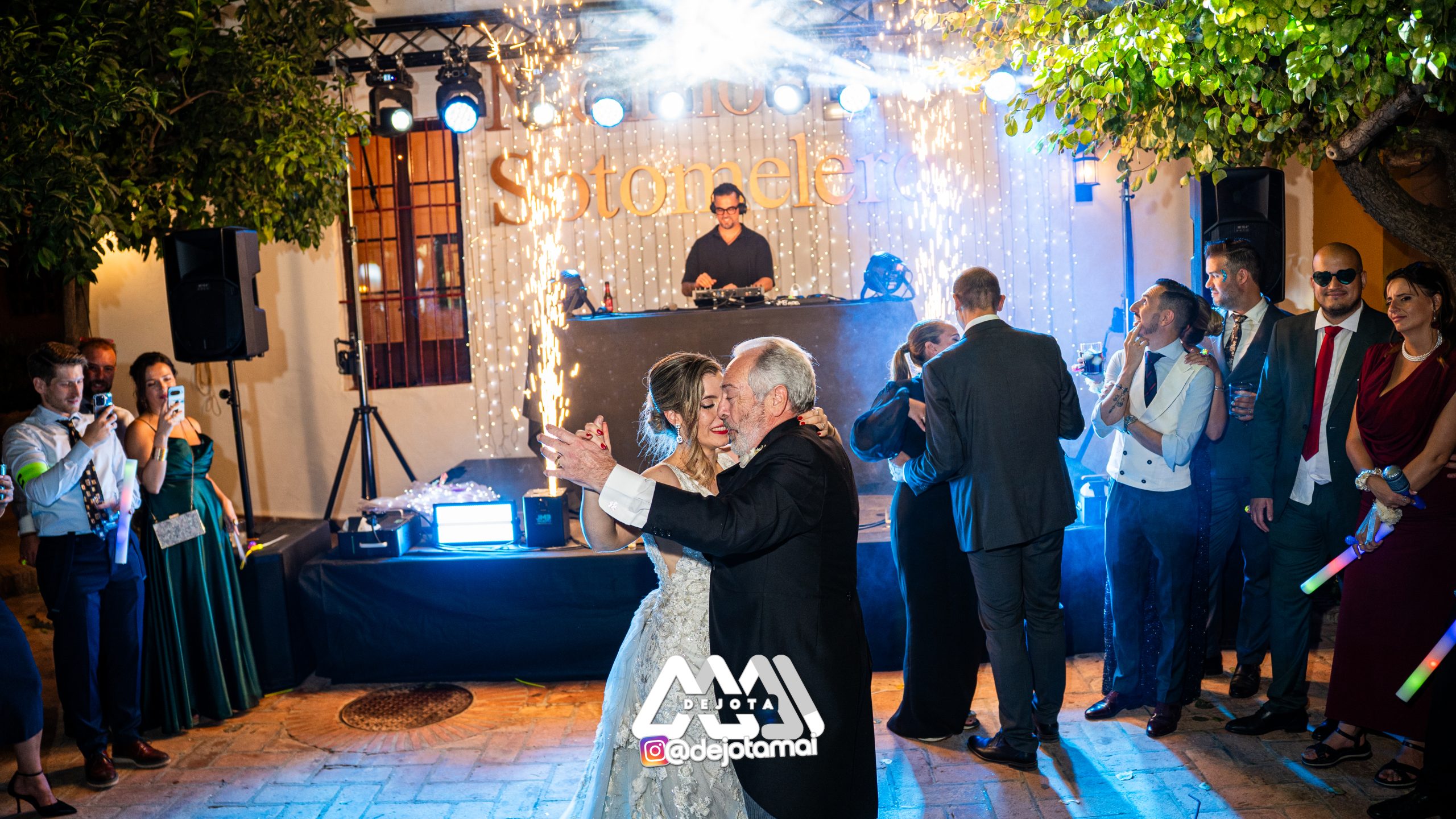 Celebración de una boda con DJMai